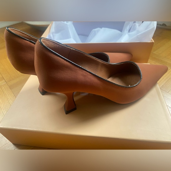 CAVERELY Lola Pump Heels- chestnut- never used - Picture 6 of 8